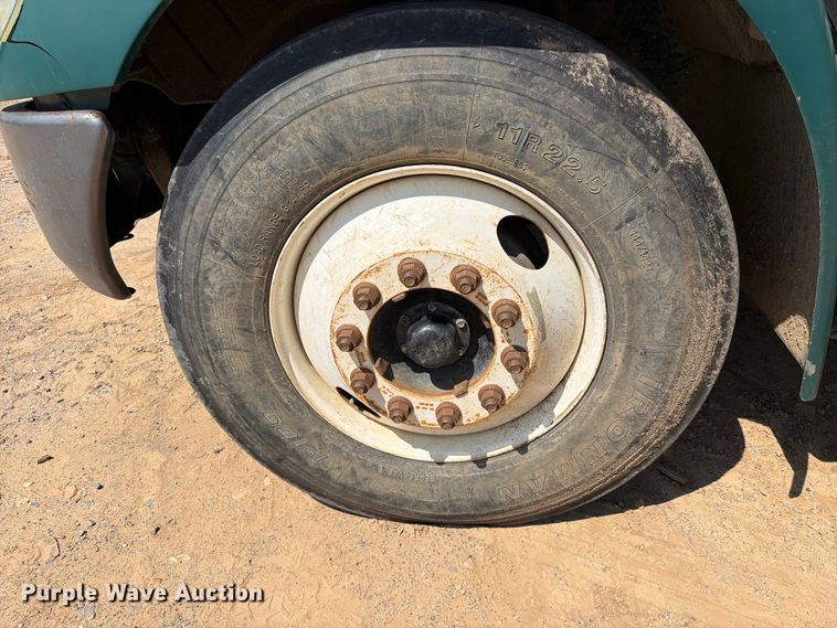 image for item FI0380 2006 International 4200 dump truck