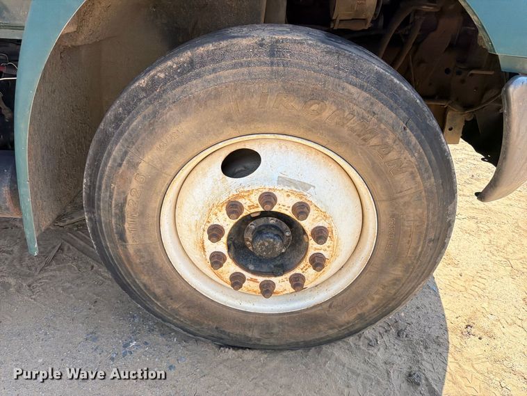 image for item FI0380 2006 International 4200 dump truck