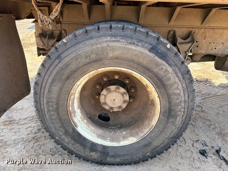 image for item FI0380 2006 International 4200 dump truck