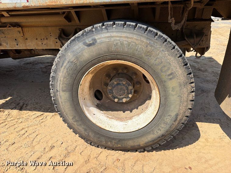 image for item FI0380 2006 International 4200 dump truck