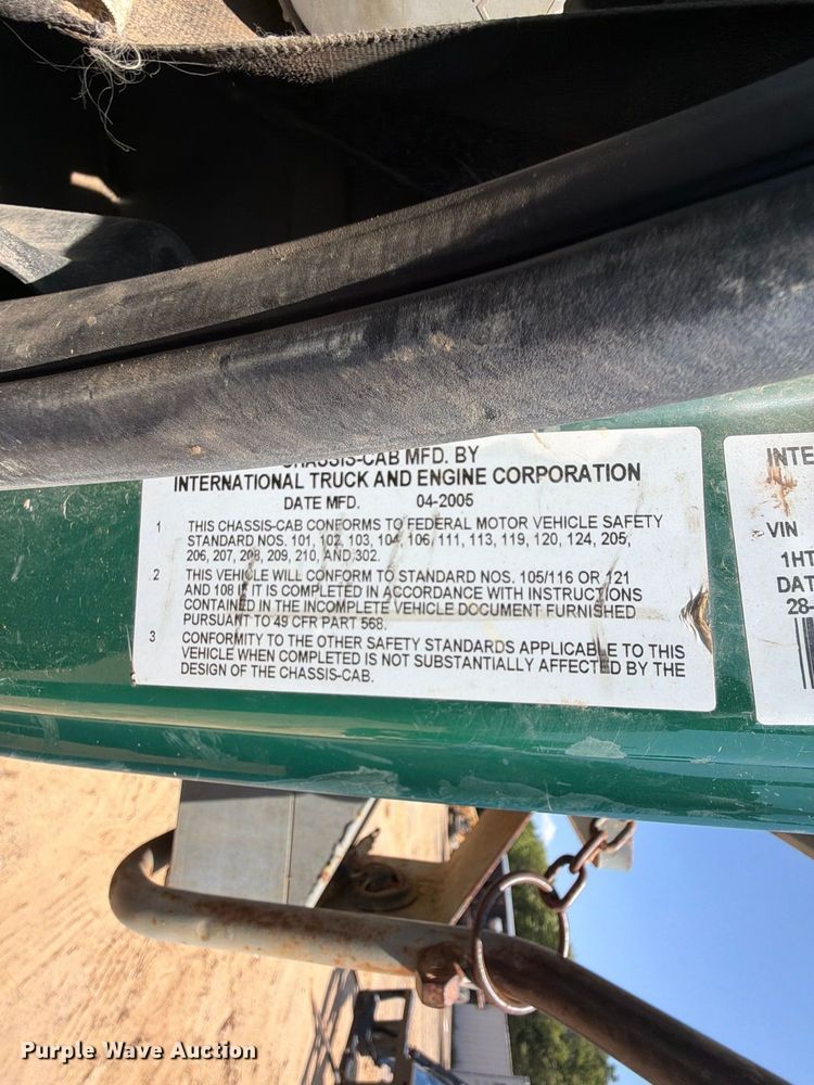 image for item FI0380 2006 International 4200 dump truck