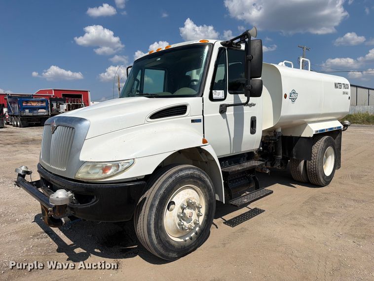 2013 International DuraStar 4300 water truck