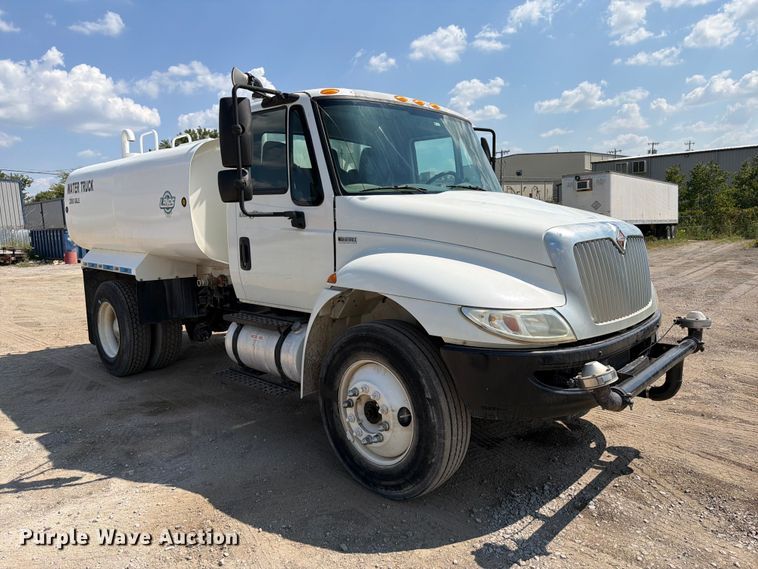 image for item FI0403 2013 International DuraStar 4300 water truck