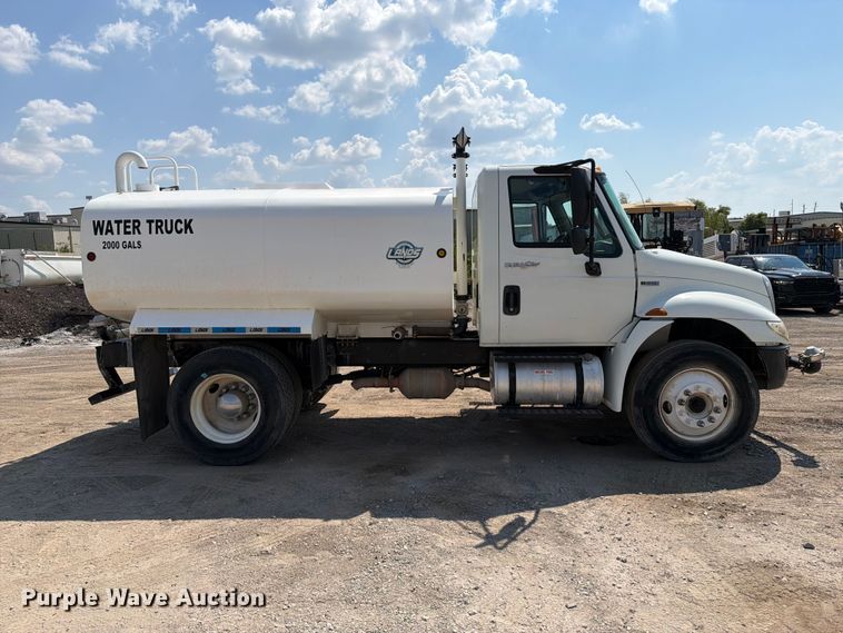 image for item FI0403 2013 International DuraStar 4300 water truck