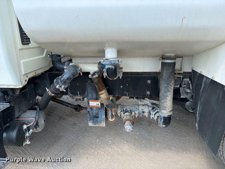 image for item FI0403 2013 International DuraStar 4300 water truck