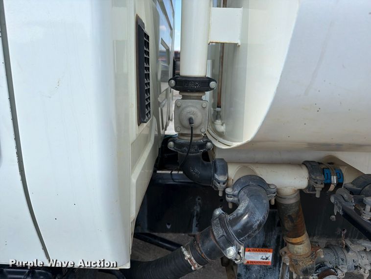 image for item FI0403 2013 International DuraStar 4300 water truck