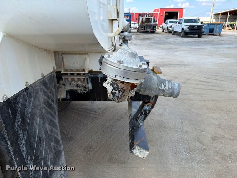 image for item FI0403 2013 International DuraStar 4300 water truck