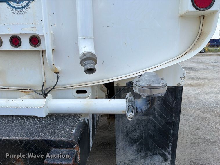 image for item FI0403 2013 International DuraStar 4300 water truck