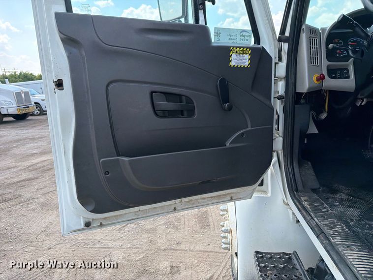 image for item FI0403 2013 International DuraStar 4300 water truck