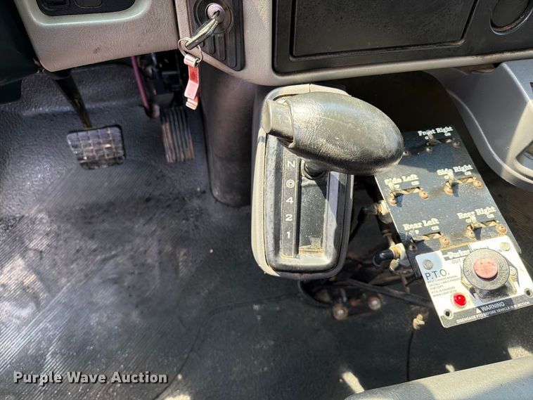 image for item FI0403 2013 International DuraStar 4300 water truck