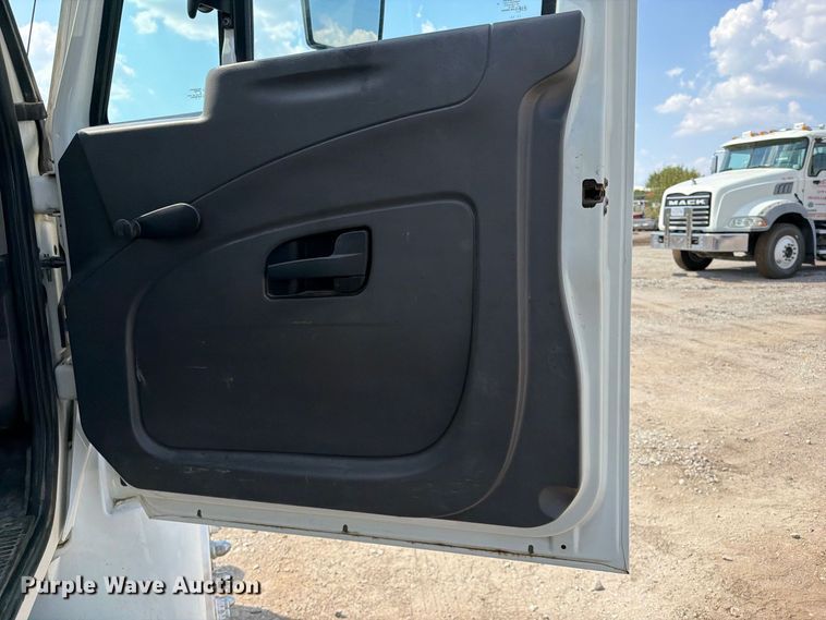 image for item FI0403 2013 International DuraStar 4300 water truck