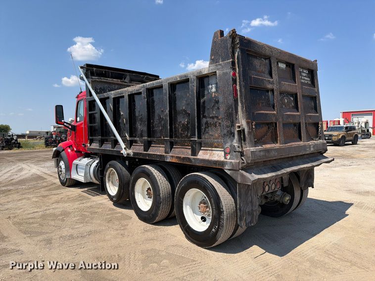 image for item FI0404 2016 Peterbilt 567 dump truck