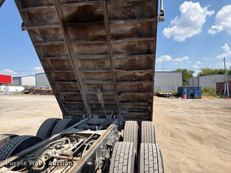 image for item FI0404 2016 Peterbilt 567 dump truck