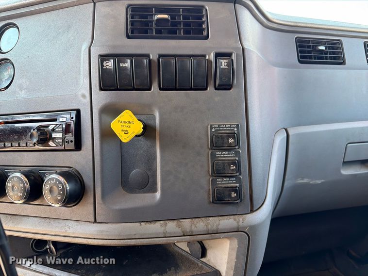 image for item FI0404 2016 Peterbilt 567 dump truck