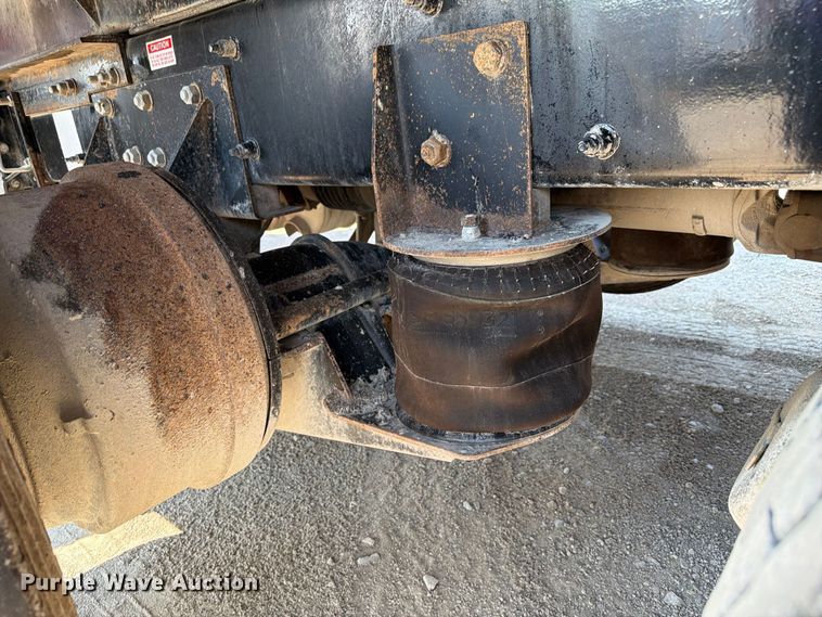 image for item FI0404 2016 Peterbilt 567 dump truck