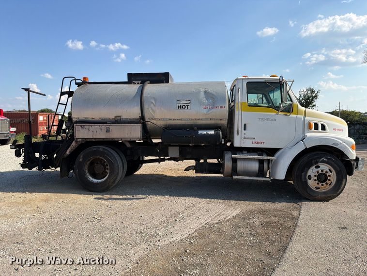 image for item FI0407 2007 Sterling L7500 oil distributor truck