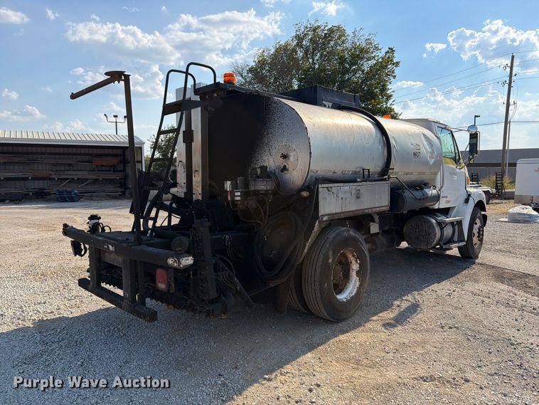 image for item FI0407 2007 Sterling L7500 oil distributor truck