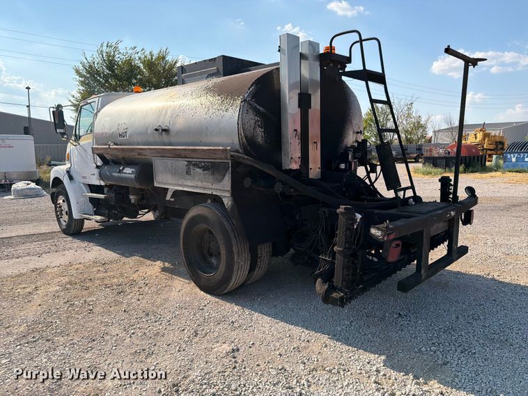 image for item FI0407 2007 Sterling L7500 oil distributor truck