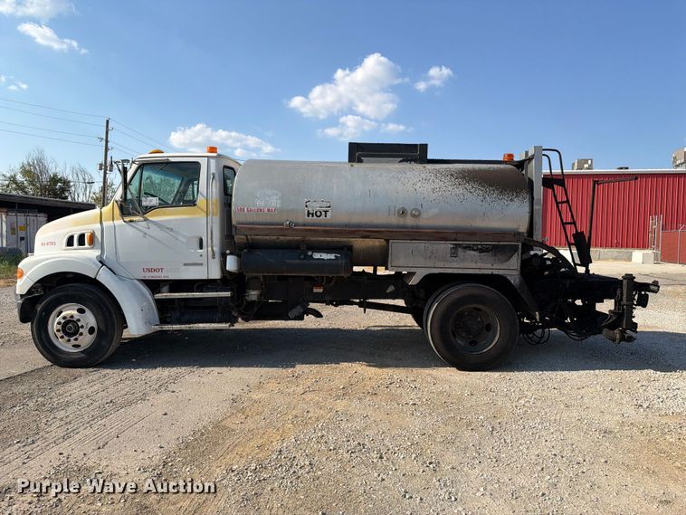 image for item FI0407 2007 Sterling L7500 oil distributor truck