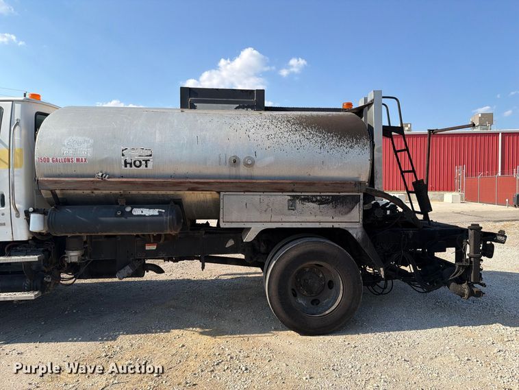 image for item FI0407 2007 Sterling L7500 oil distributor truck