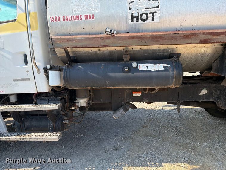 image for item FI0407 2007 Sterling L7500 oil distributor truck