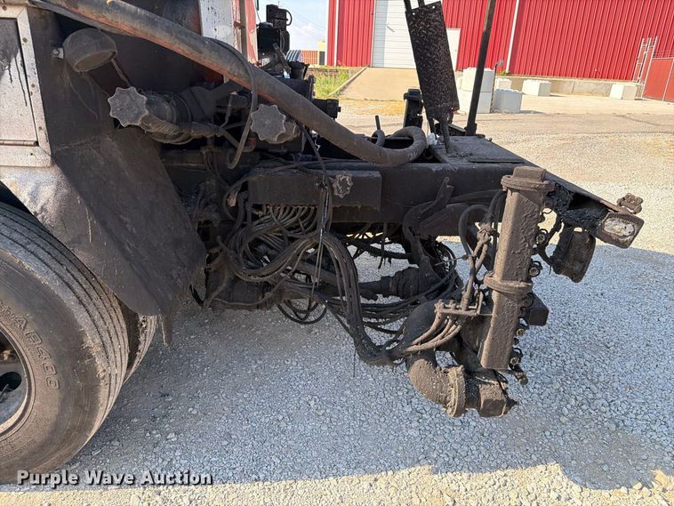 image for item FI0407 2007 Sterling L7500 oil distributor truck