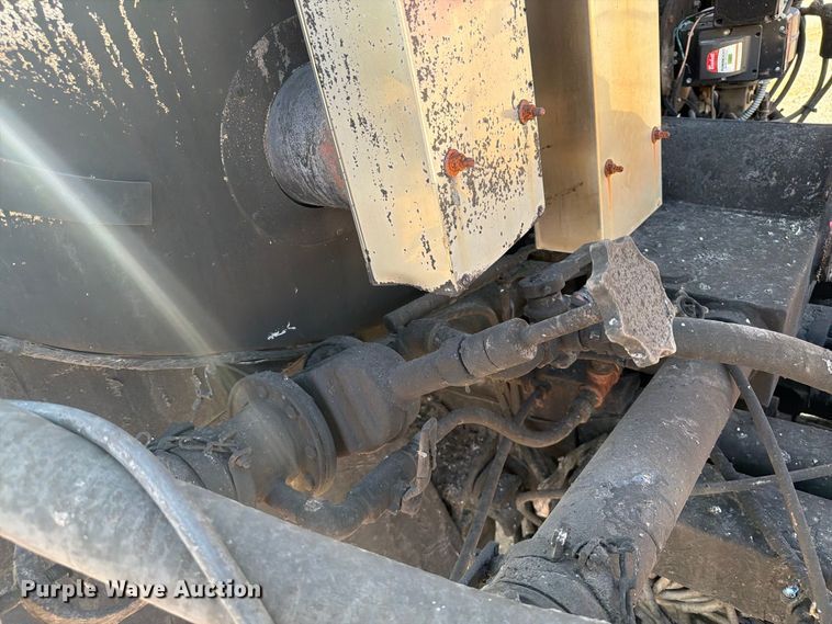 image for item FI0407 2007 Sterling L7500 oil distributor truck