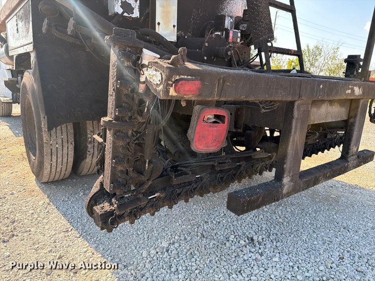 image for item FI0407 2007 Sterling L7500 oil distributor truck