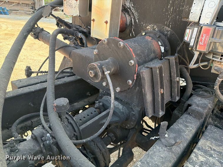 image for item FI0407 2007 Sterling L7500 oil distributor truck