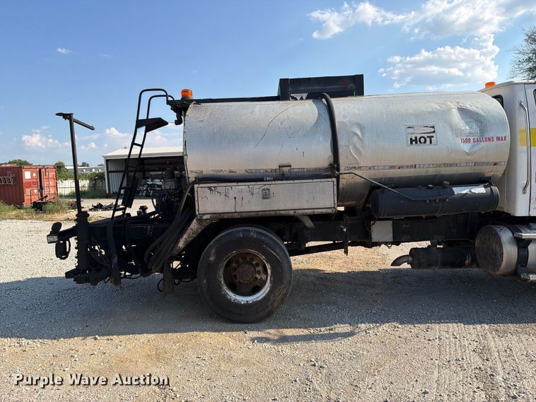 image for item FI0407 2007 Sterling L7500 oil distributor truck