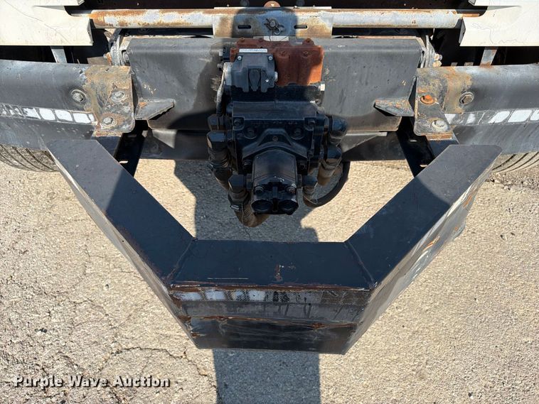 image for item FI0407 2007 Sterling L7500 oil distributor truck