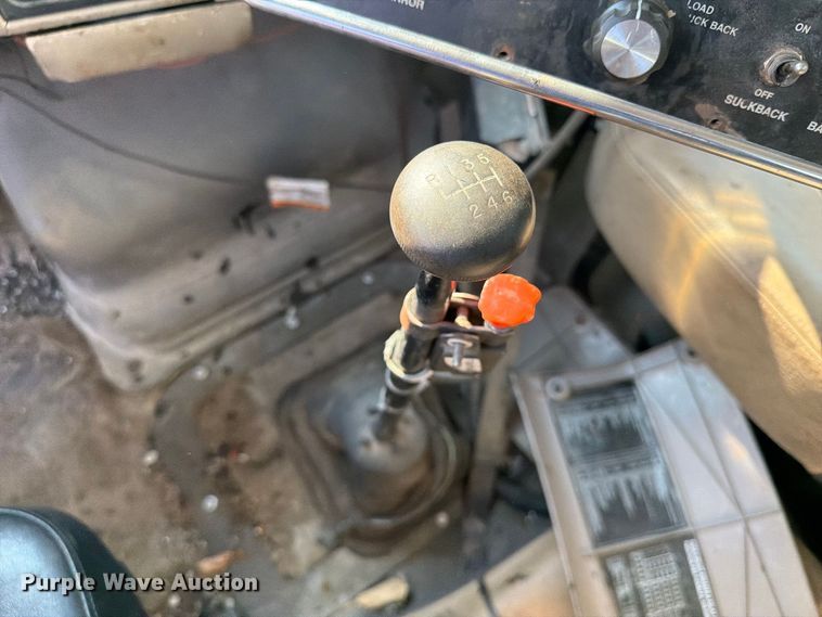 image for item FI0407 2007 Sterling L7500 oil distributor truck