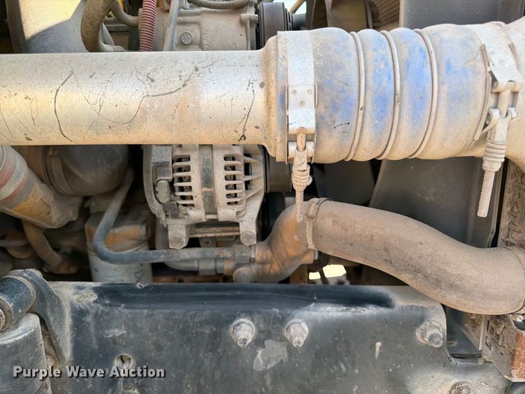 image for item FI0407 2007 Sterling L7500 oil distributor truck