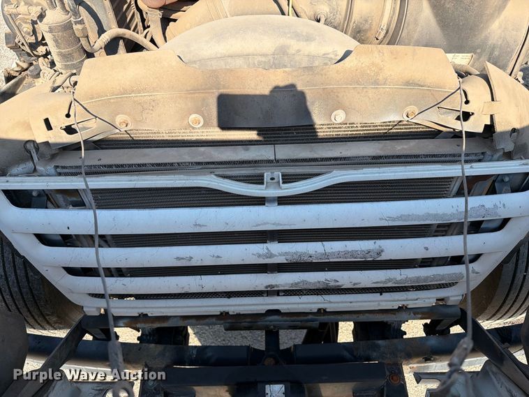 image for item FI0407 2007 Sterling L7500 oil distributor truck