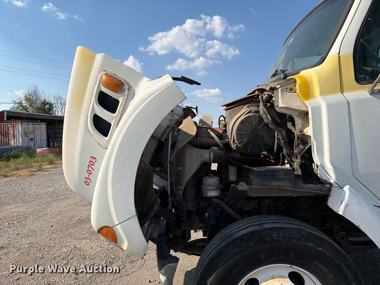 image for item FI0407 2007 Sterling L7500 oil distributor truck