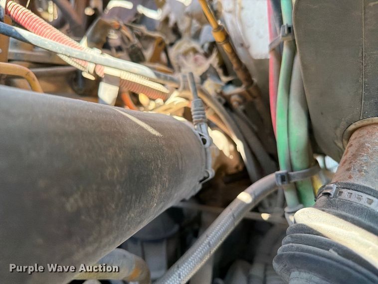 image for item FI0407 2007 Sterling L7500 oil distributor truck