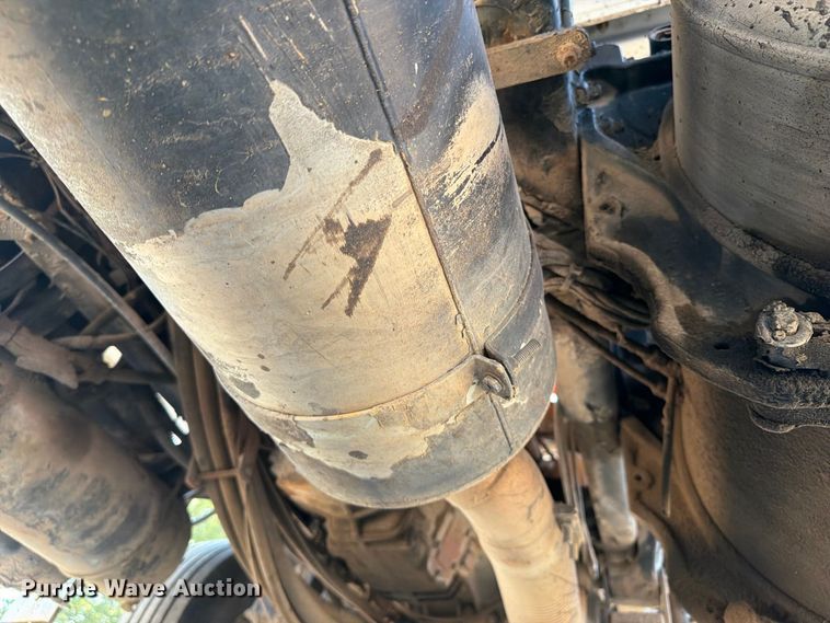 image for item FI0407 2007 Sterling L7500 oil distributor truck