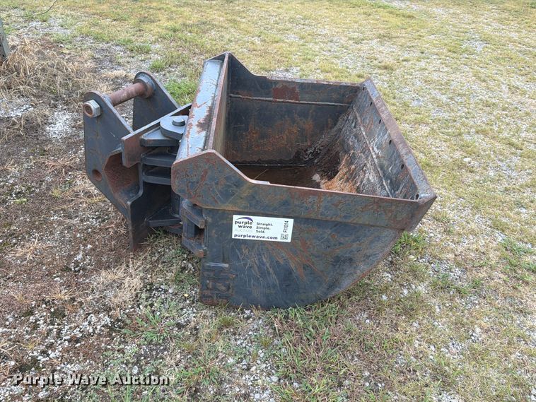 image for item FI1014 H&H K3000 42 Tilt DC hydraulic tilting bucket