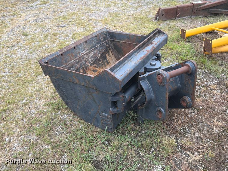 image for item FI1014 H&H K3000 42 Tilt DC hydraulic tilting bucket