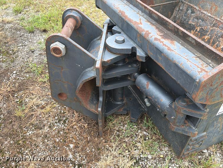 image for item FI1014 H&H K3000 42 Tilt DC hydraulic tilting bucket