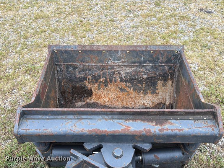 image for item FI1014 H&H K3000 42 Tilt DC hydraulic tilting bucket