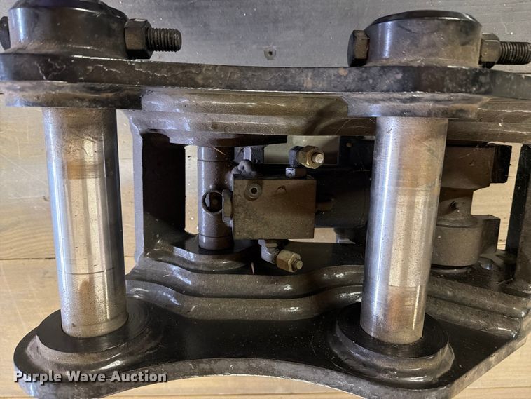 image for item FI1015 Paladin 70 series hydraulic coupler