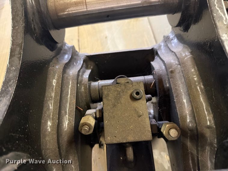 image for item FI1015 Paladin 70 series hydraulic coupler