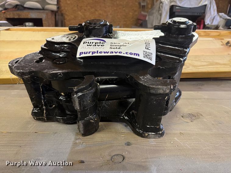 image for item FI1015 Paladin 70 series hydraulic coupler