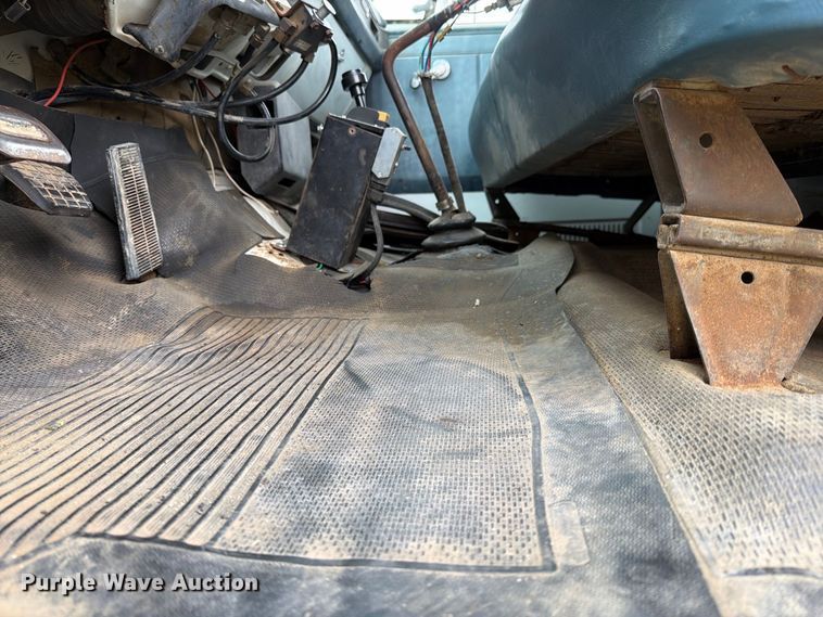 image for item FI1016 1988 GMC C7 Top Kick dump truck