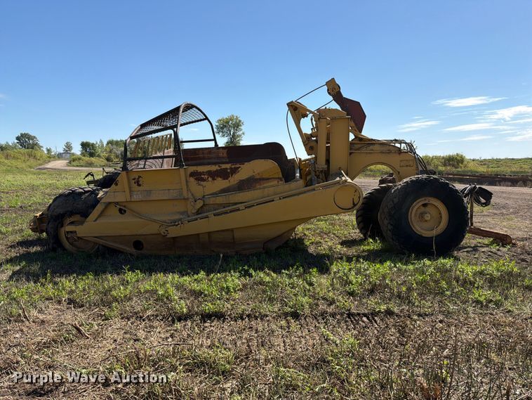 image for item FJ0504 Caterpillar 463 pull type scraper