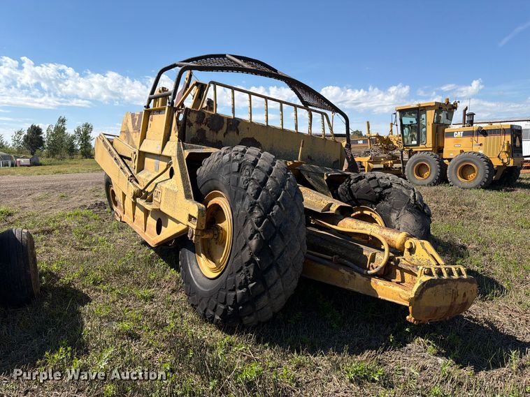 image for item FJ0504 Caterpillar 463 pull type scraper
