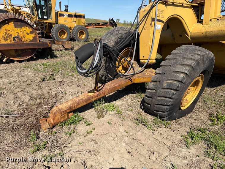 image for item FJ0504 Caterpillar 463 pull type scraper