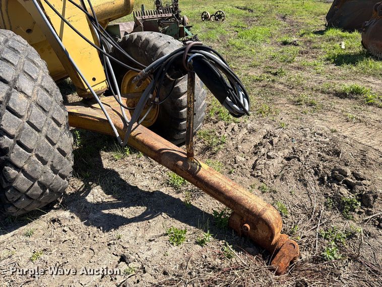 image for item FJ0504 Caterpillar 463 pull type scraper