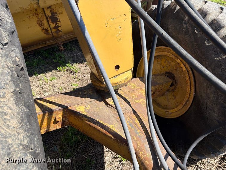 image for item FJ0504 Caterpillar 463 pull type scraper